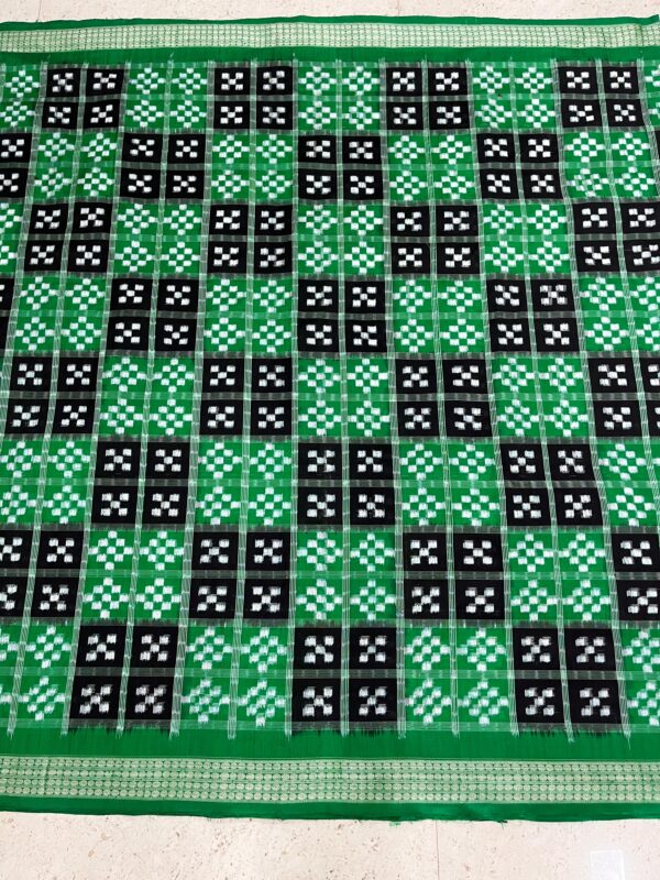 Green Black Design Handloom Pata (Silk) Saree