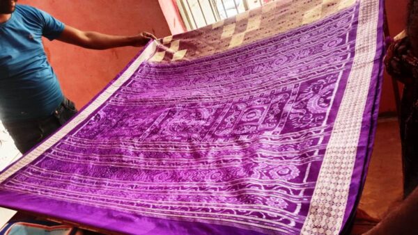 Dimod White ,Meroon Meher Bunakar Original Handloom Pata (Silk) Saree